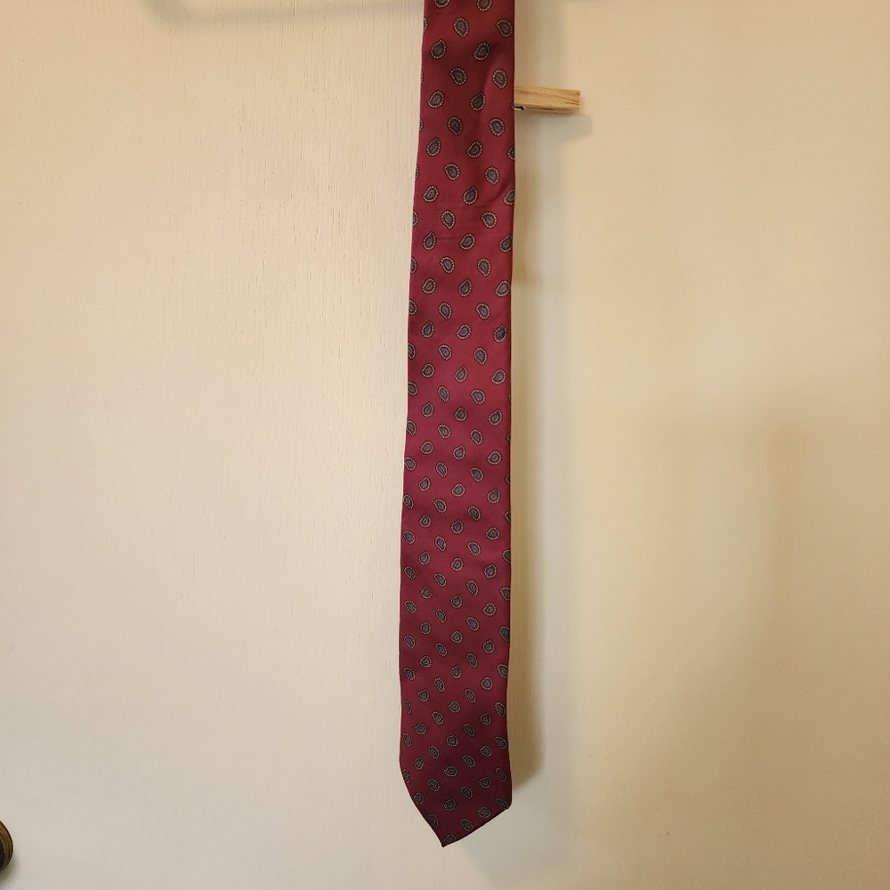 ⭐️5/$25 Flying Scotsman paisley tie Hand sewn by Talbots used good condi…